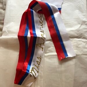 MISS AMERICA Pageant Sash Costume . Cute Easy Creative Costume party Idea.